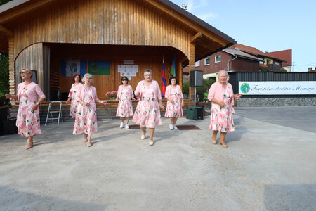Kulturna prireditev Na lepi Menišiji 19 foto Ljubo Vukelič